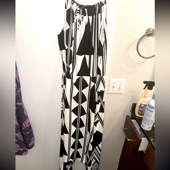 Black and White Geo Print Handkerchief Hem Maxi Dress Express Size Medium - Picture 15 of 16